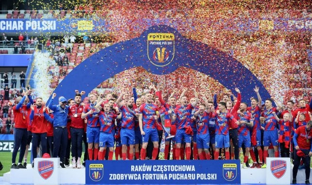 Les joueurs du RKS Raków Częstochowa célèbrent leur victoire en Coupe de Pologne