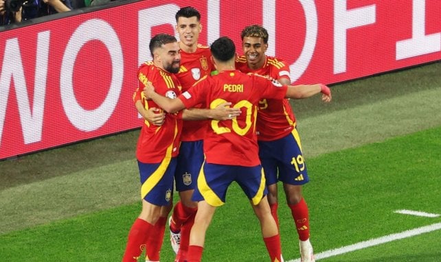 Les Espagnoles célèbrent leur but contre l'Italie