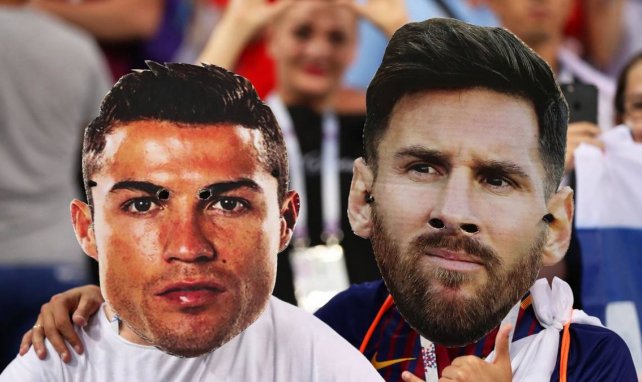 De faux Cristiano Ronaldo et Lionel Messi dans les tribunes