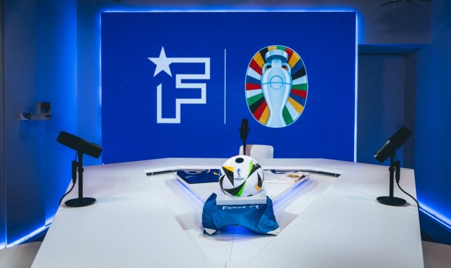 Le plateau des directs de Foot Mercato s'habille aux couleurs des Bleus et de l'EURO 2024 !