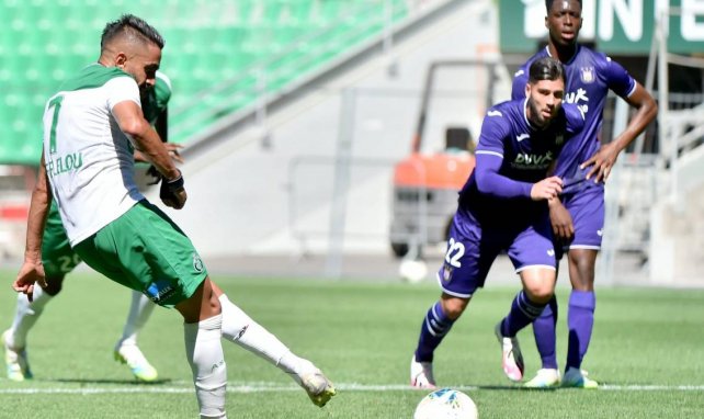 Ryad Boudebouz tire un penalty avec les Verts