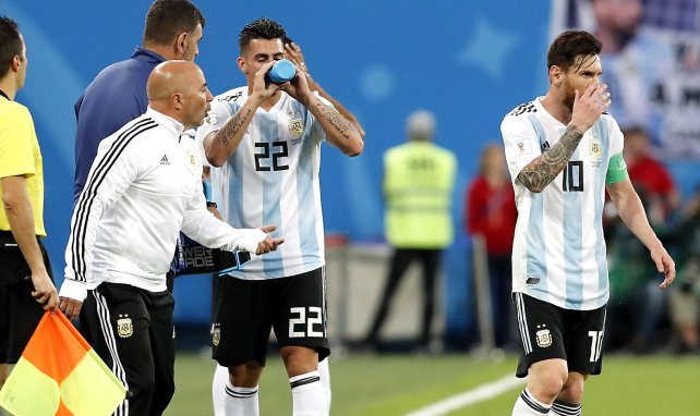 Sampaoli donne des instructions à Pavon lors du Mondial 2018