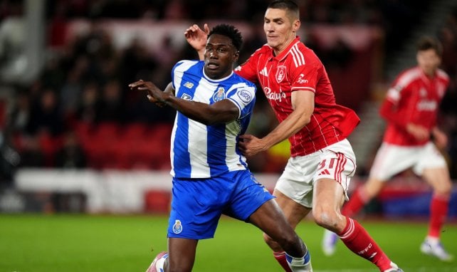 Benfica fulmine après un penalty polémique en faveur du FC Porto