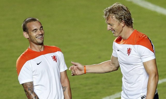 Wesley Sneijder aux côtés de Dirk Kuyt