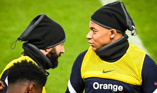Kylian Mbappé aux côtés de Karim Benzema
