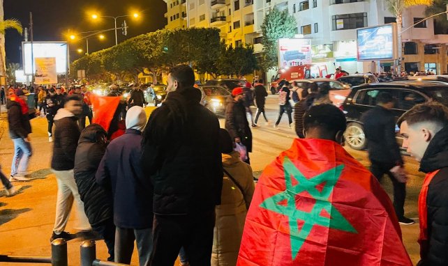 Les supporters marocains de Casablanca fêtent la qualification au Mondial 2022.