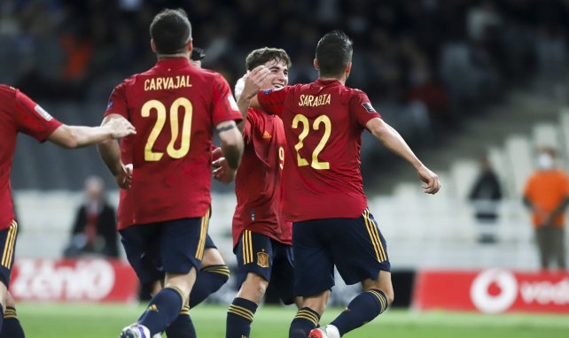 Pablo Sarabia et Gavi célèbrent le but de l'ancien joueur du PSG lors du match Grèce-Espagne