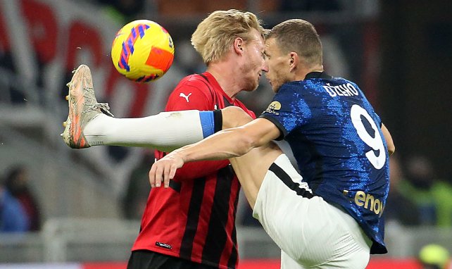 Kjaer et Dzeko au duel aérien lors d'AC Milan - Inter Milan !