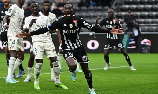 Abdallah Sima célèbre un but en Ligue 1 avec le SCO d'Angers