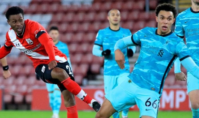 Trent Alexander-Arnold a duel avec Nathan Tella