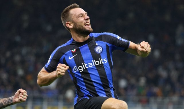 Stefan de Vrij avec le maillot de l'Inter