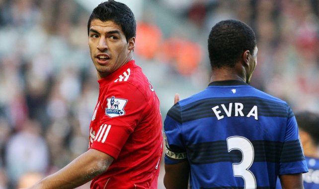 Luis Suarez et Patrice Evra lors d'un choc entre Liverpool et Manchester United