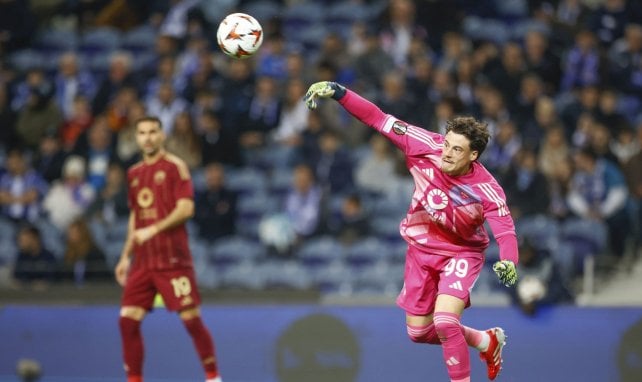 Mile Svilar avec la Roma