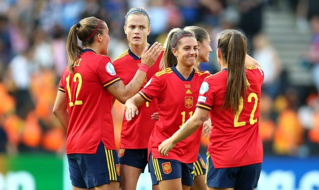 Les joueuses de l'Espagne célèbrent leur victoire face à la Finlande