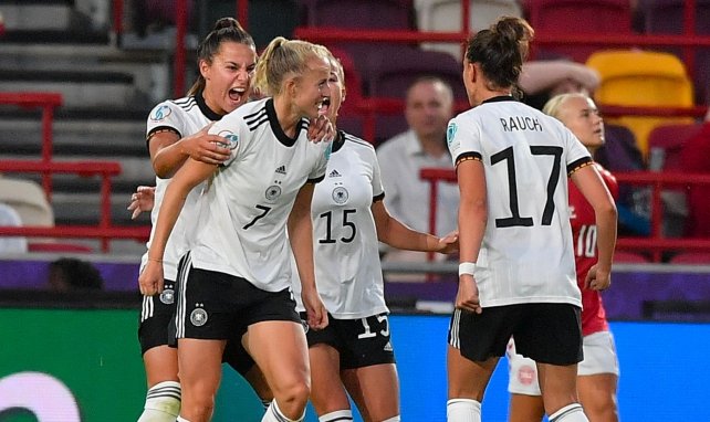 Les joueuses de l'Allemagne célèbrent leur victoire face au Danemark