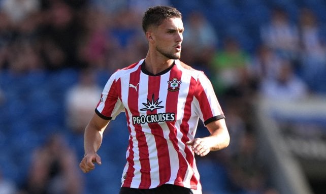 Aston Villa met 30 M€ sur un défenseur de Championship