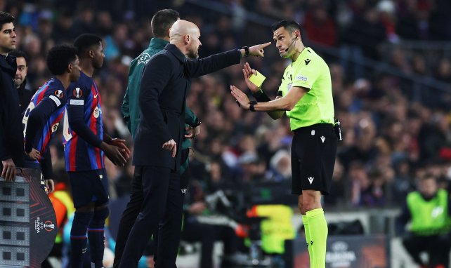 Erik ten Hag se plaint auprès de l'arbitre de Barça-MU