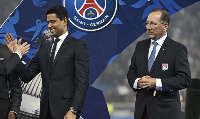 John Textor avec Nasser Al-Khelaïfi durant la remise de la Coupe de France