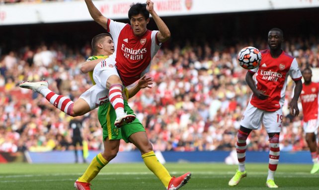 Takehiro Tomiyasu avec Arsenal contre Norwich
