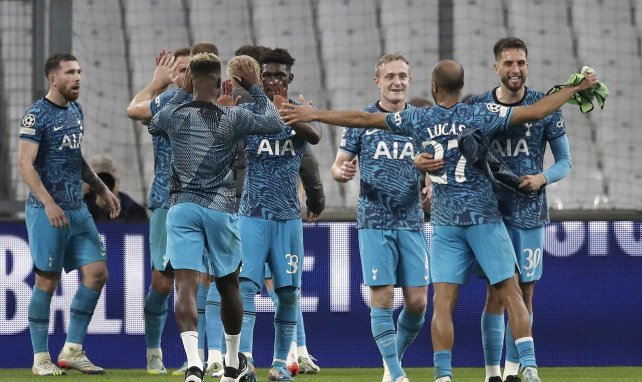 Les joueurs de Tottenham se congratulent après leur victoire à Marseille
