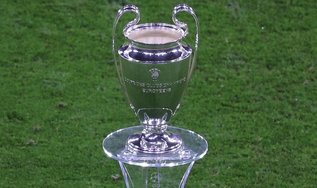 Le trophée de la Ligue des Champions exposé à Budapest