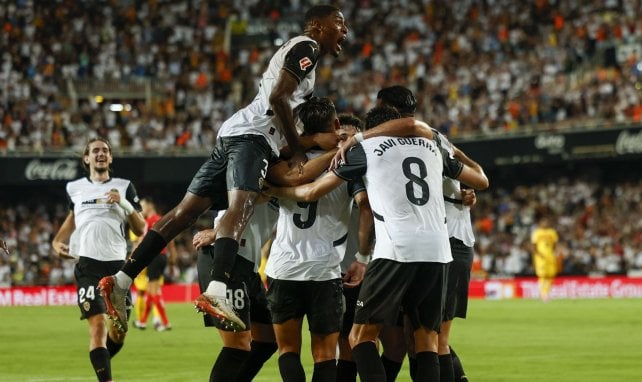 Les joueurs de Valence célèbrent un but à Mestalla