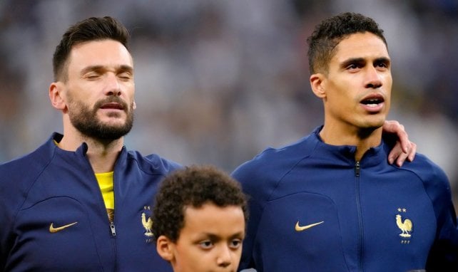 Hugo Lloris et Raphaël Varane avec l'équipe de France