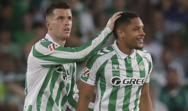 Vitor Roque avec le maillot du Betis