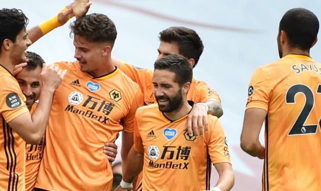Les joueurs de Wolverhampton fêtent un but