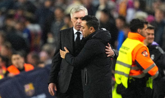 Xavi sur le banc du Barça 