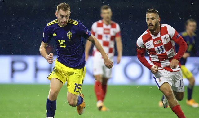Dejan Kulusevski avec la Suède au duel avec le Croate Nikola Vlasic