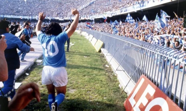 Get Maradona Encense Ronaldo Gif