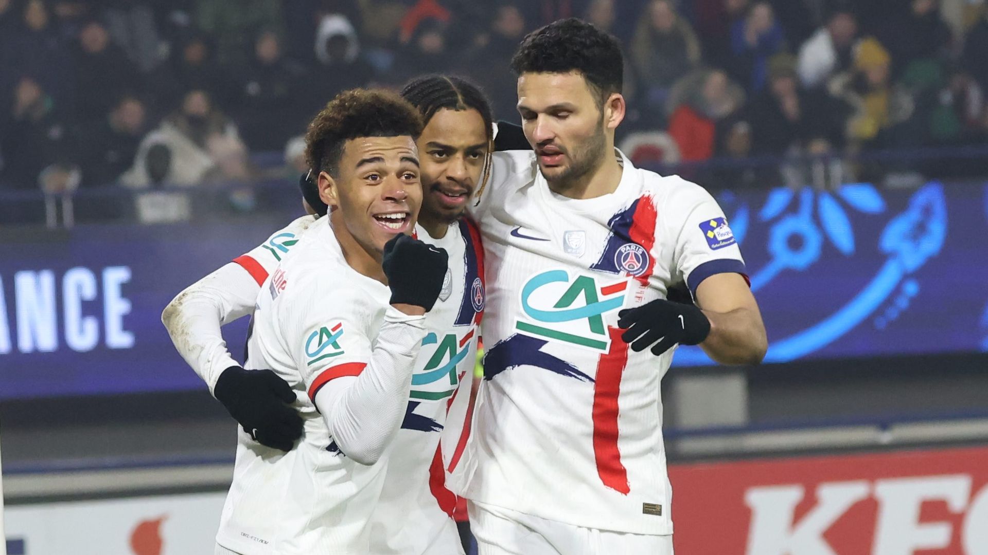 Repères - Rétro. Les plus grands exploits des années 2000. Le FCG bat le PSG en finale de la Coupe de la Ligue.. PSG : Paris Snobe Gueugnon