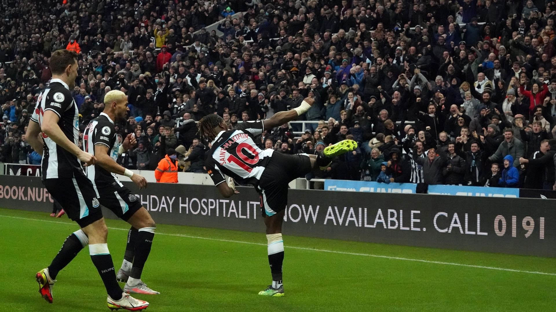 Newcastle, Saint-Maximin multato per il suo outfit